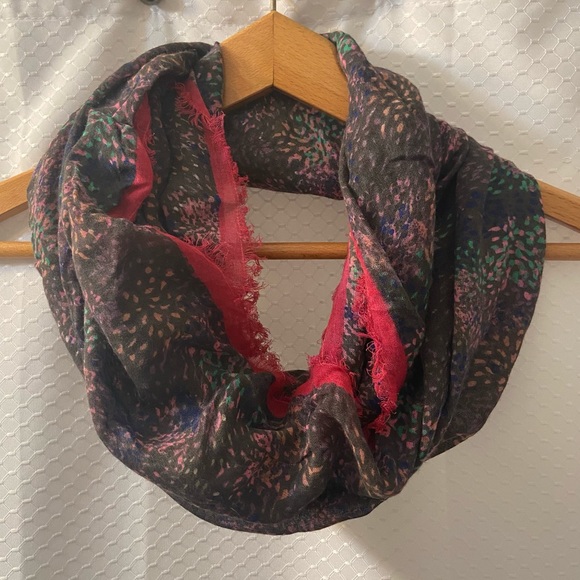{American Eagle} Gray & Pink Infinity Scarf